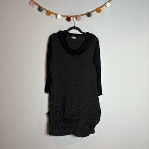 Niche Nilgun Derman black crinkle cowl neck tunic